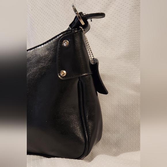 Chenson Handbag. Color Black. - Picture 2 of 13